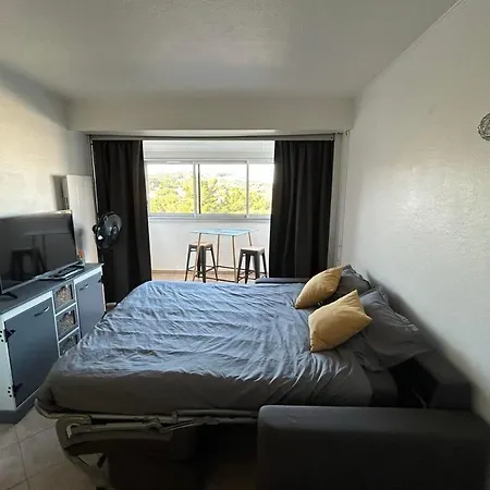 Very Quiet Studio Located Near The Port Center