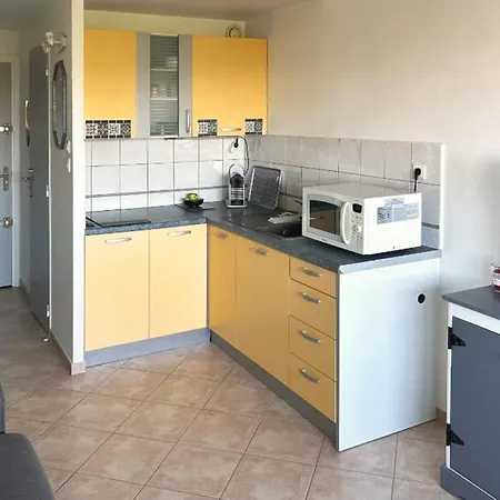 Very Quiet Studio Located Near The Port Center *