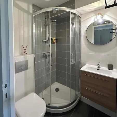 Very Quiet Studio Located Near The Port Center *